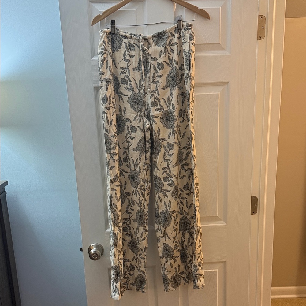 Abercrombie & Fitch Cream Wide-Leg Floral Print Pants